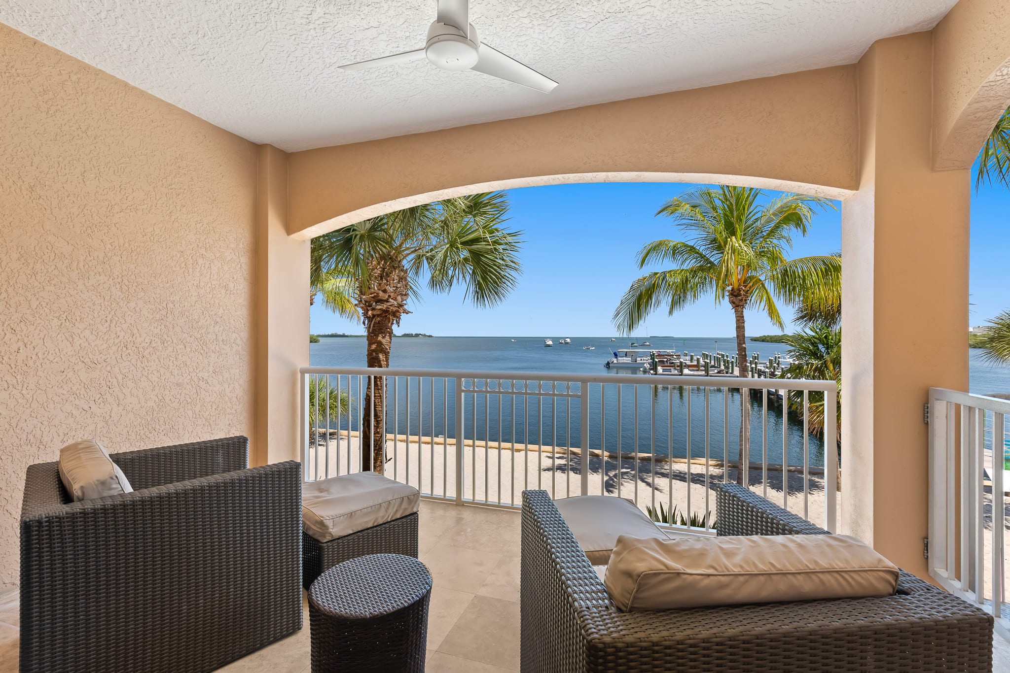 Ocean Front 3BR Presidential Suite w/ Beach Access