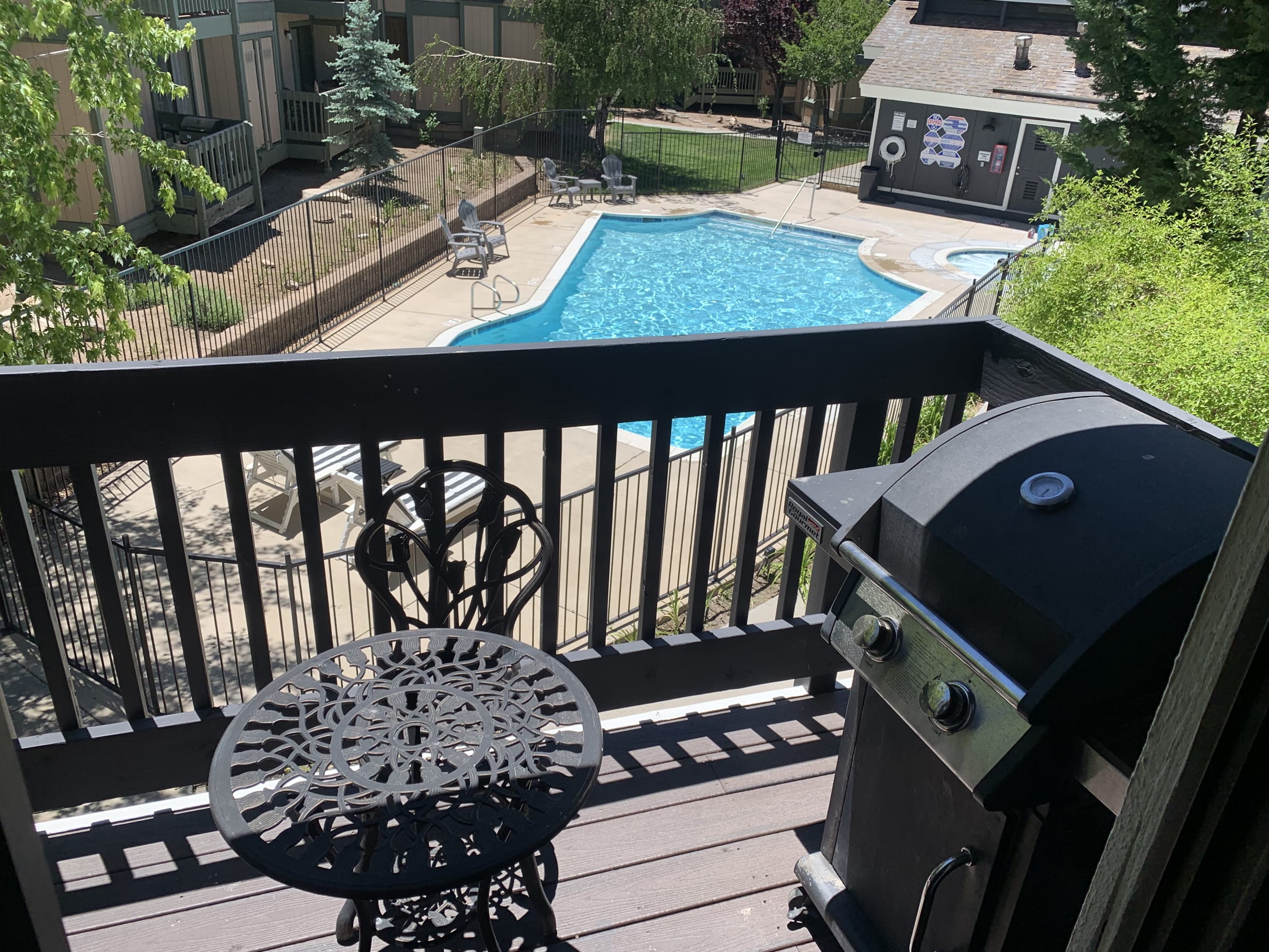 Steps to Lake. Close to Village and Spa. Pool/Spa