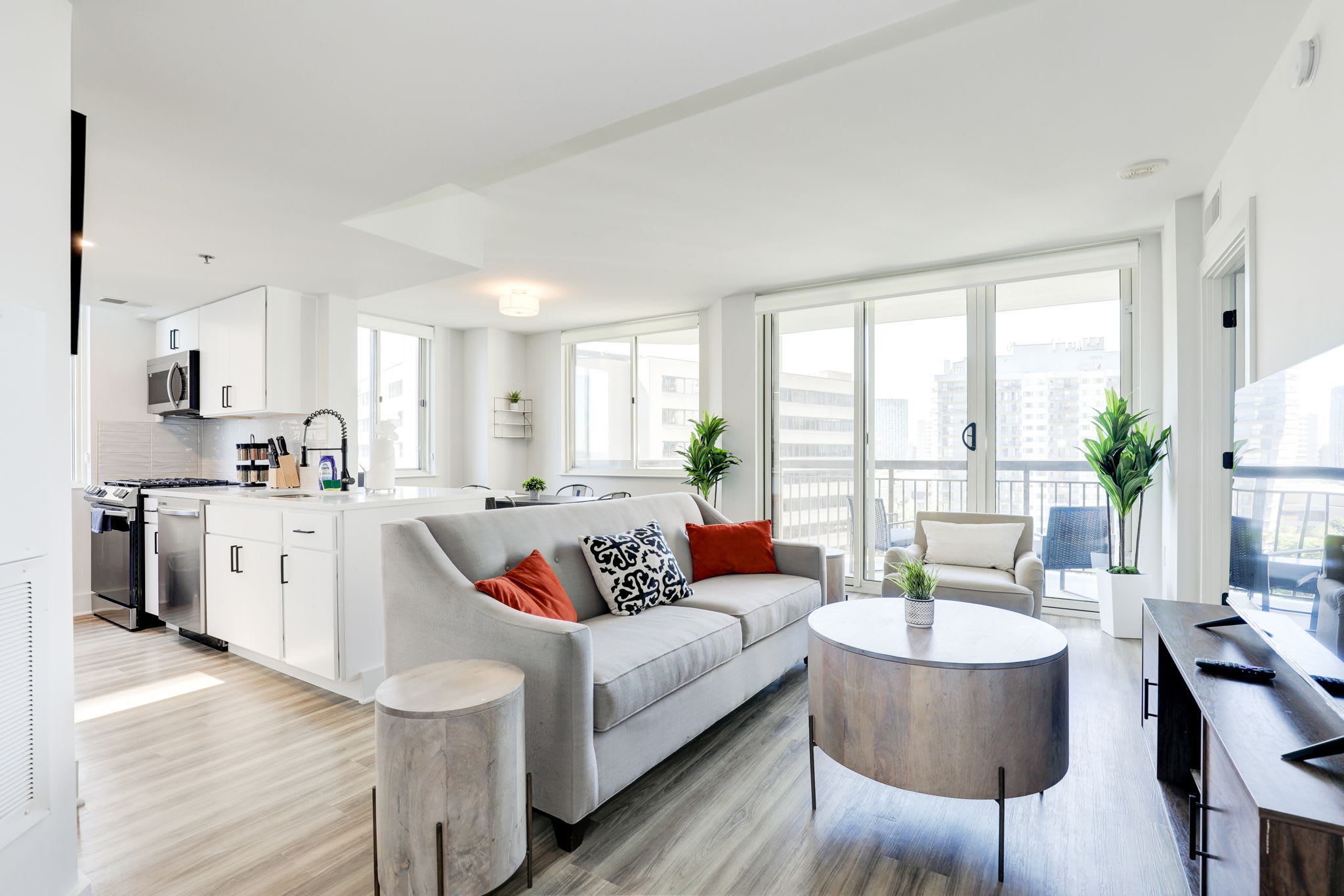 Stylish 2BR Haven - Minutes from DC & Airport — Arlington, VA — vacation rental