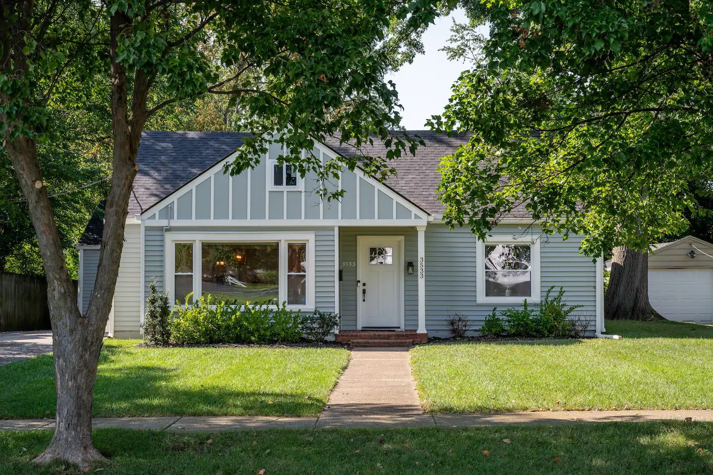 Cozy & Chic Home w Backyard | St. Matthews Retreat - Photo 1