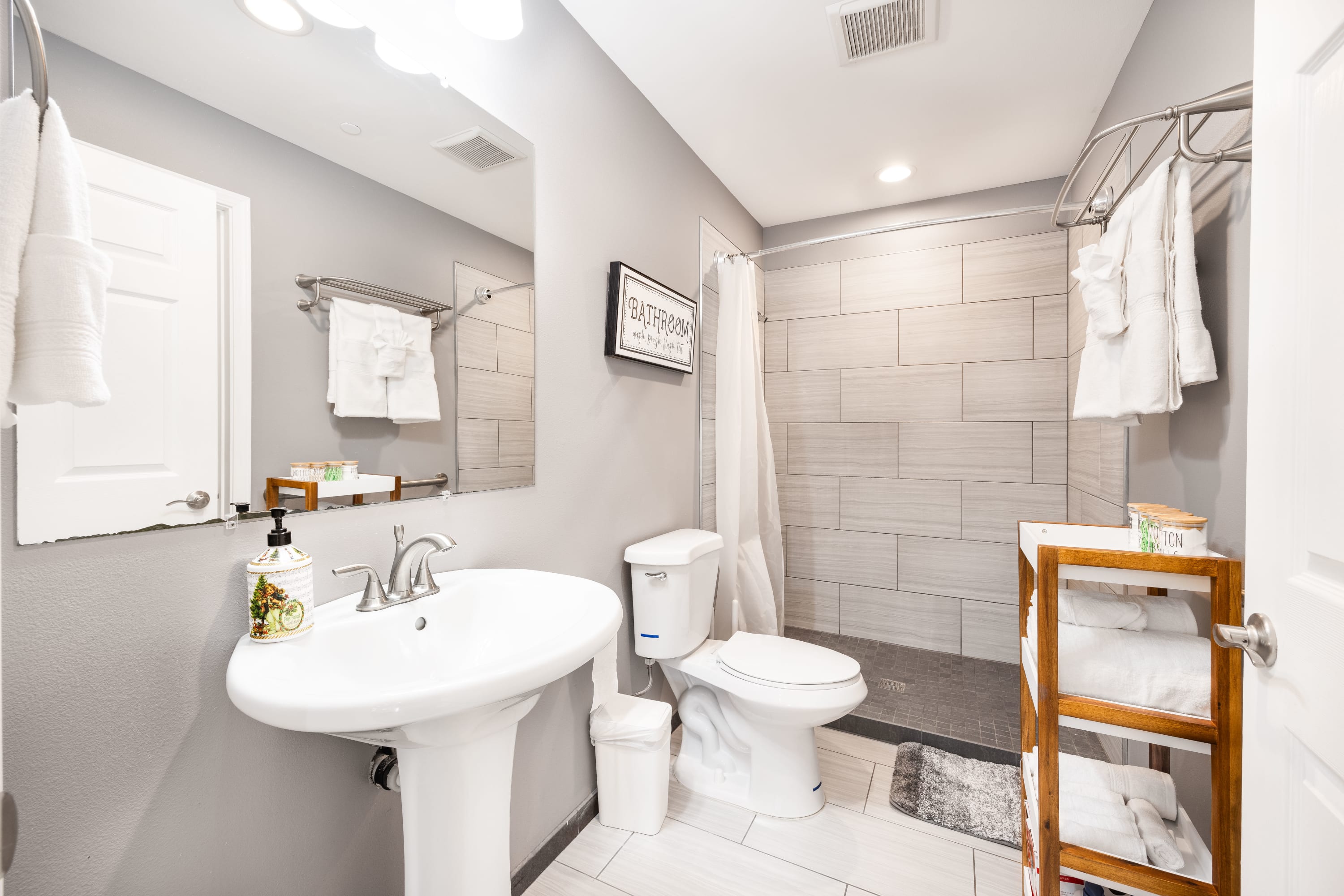 Modern & Family Oasis Minutes from SeaTac Airport
