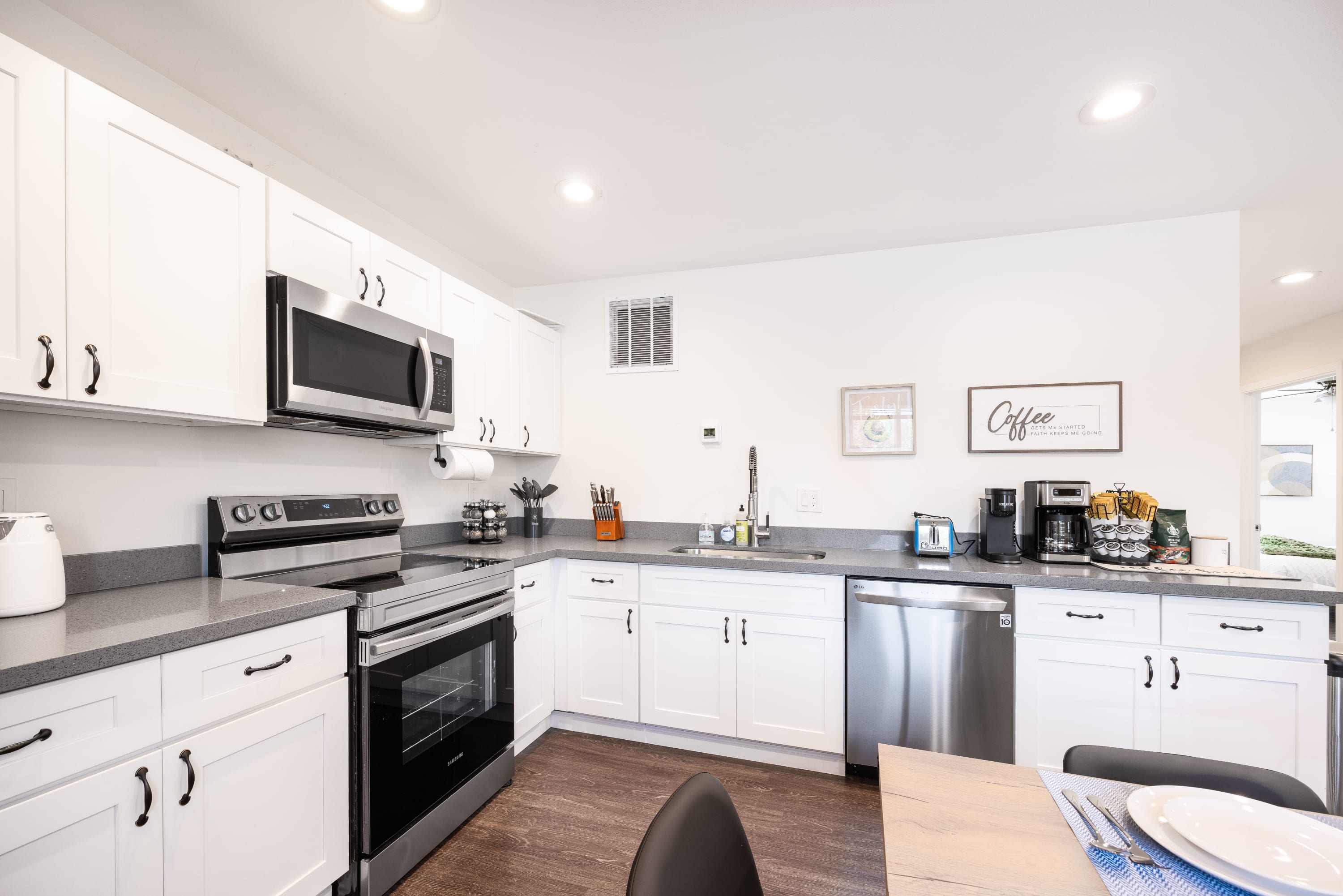 Modern & Family Oasis Minutes from SeaTac Airport