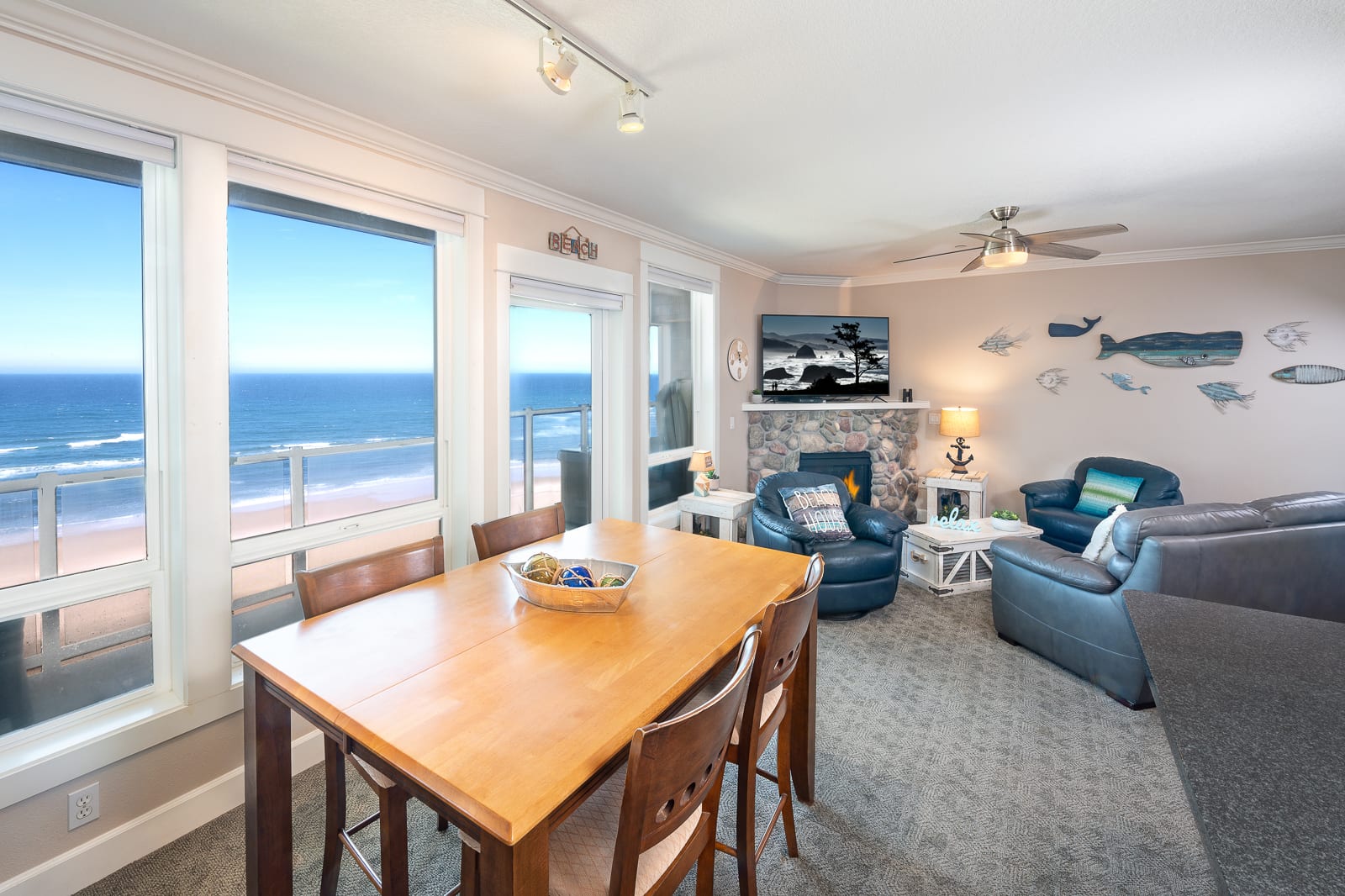 Beacon Heights, Gorgeous Oceanfront Views from Dining and Living Room