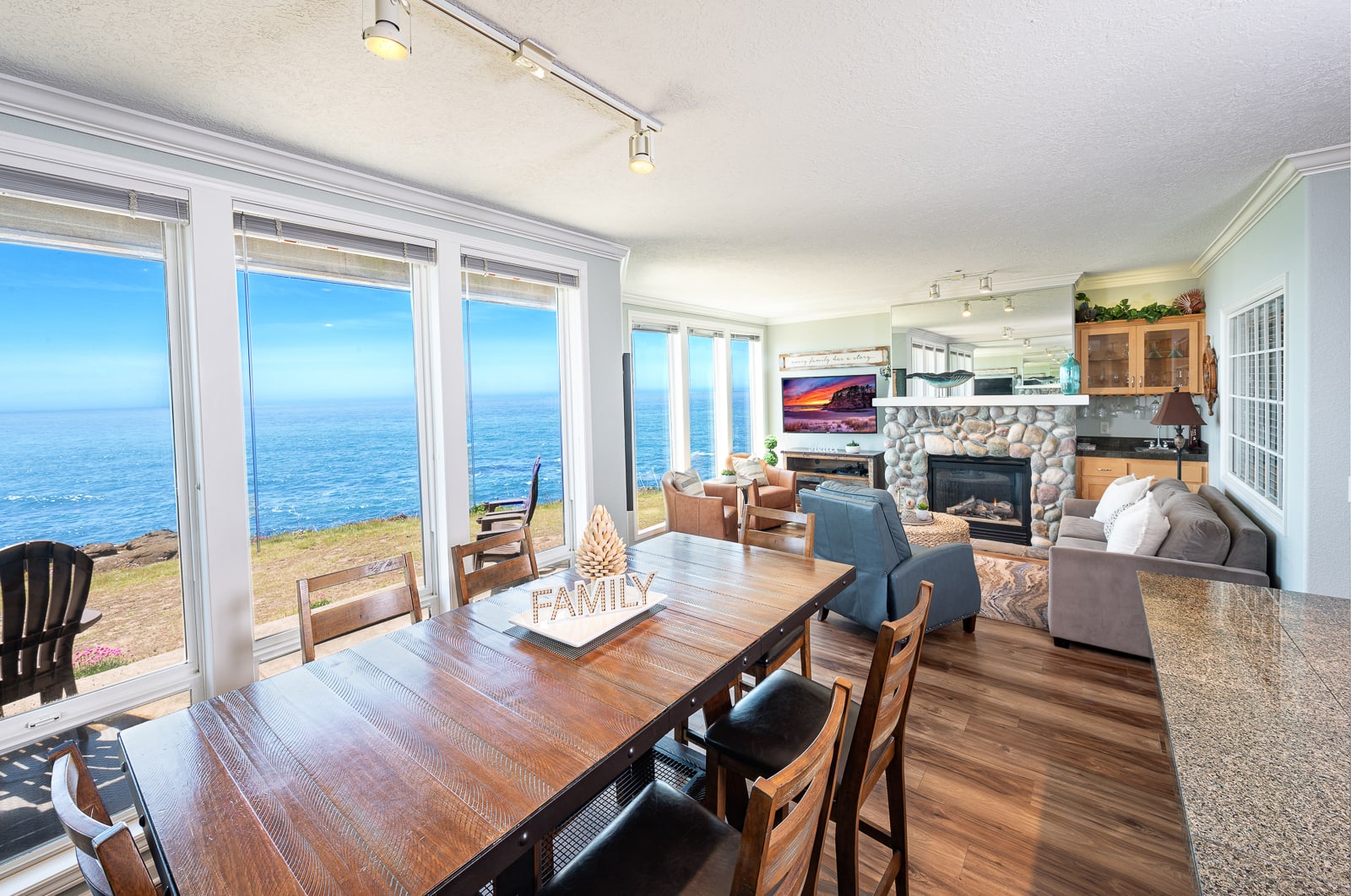 Coastal Breakers, Room for Everyone in the Dining Room & All Oceanfront