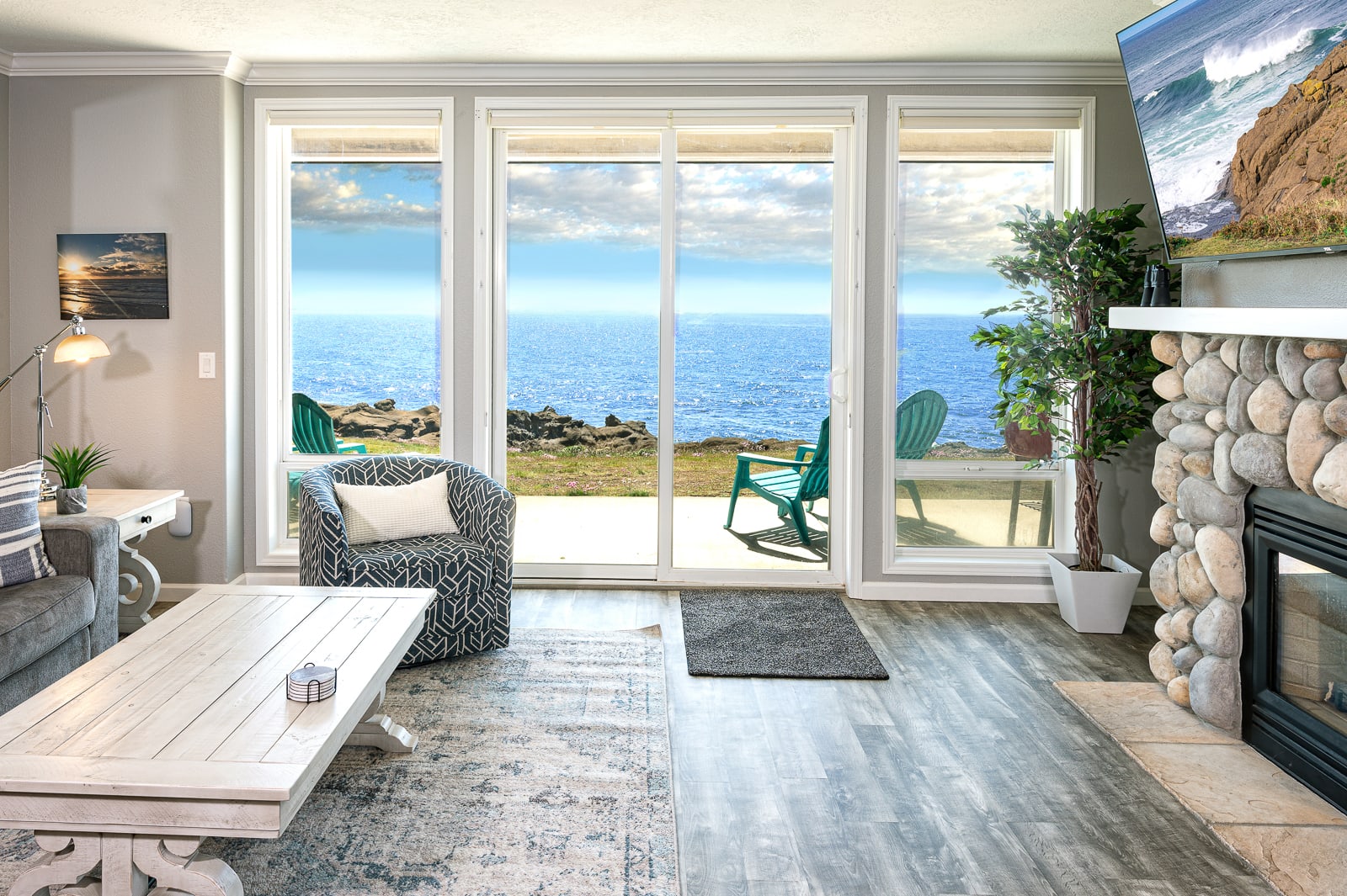 Thundering Sea, Stunning Views from Your Oceanfront Patio