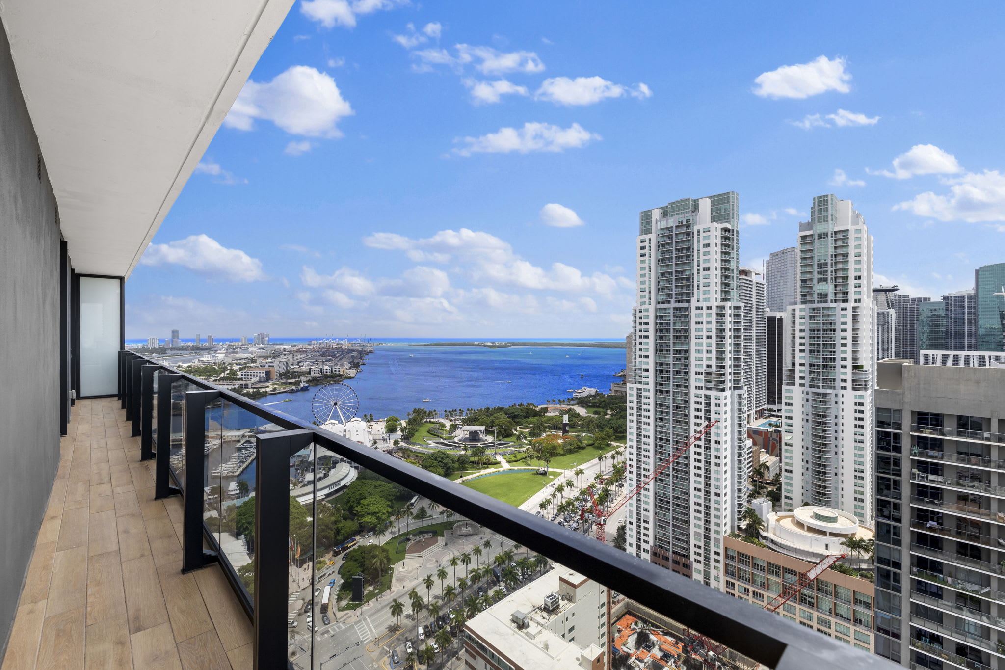 Luxury 3BR City View Condo at Downtown Miami - Photo 1