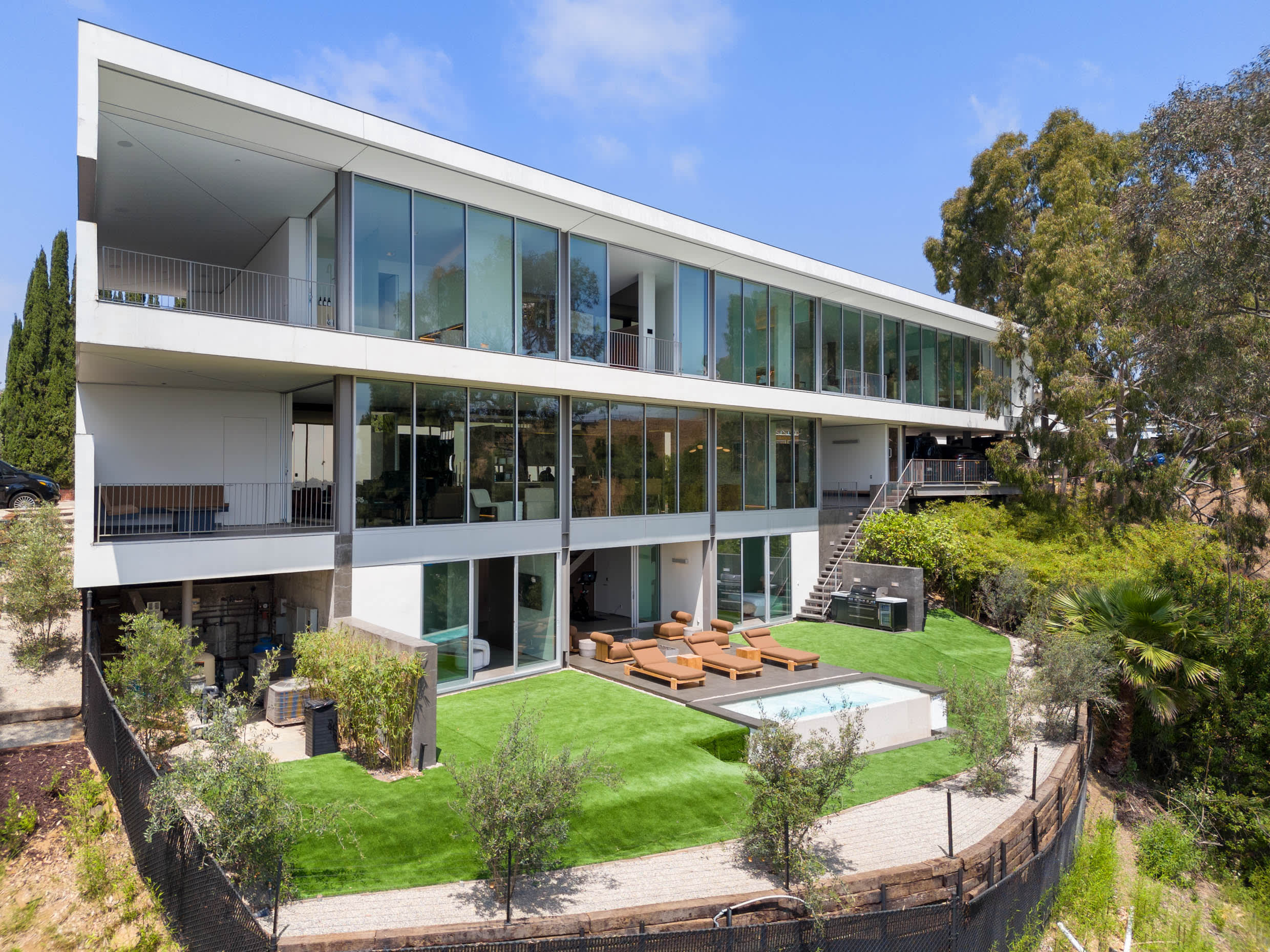 Designed by renowned architect Zoltan Pali.