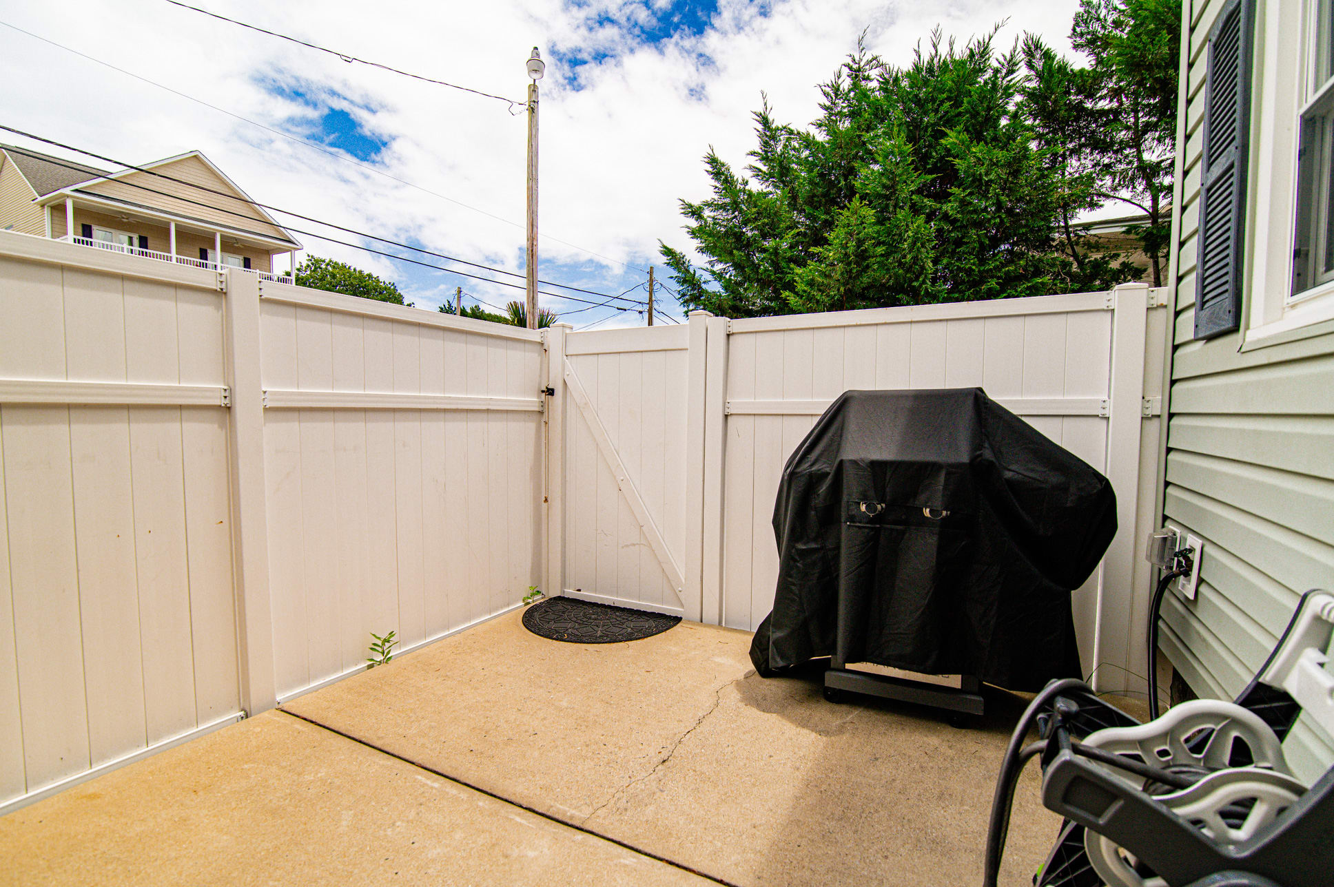 Outdoor Enclosed Patio with Grill