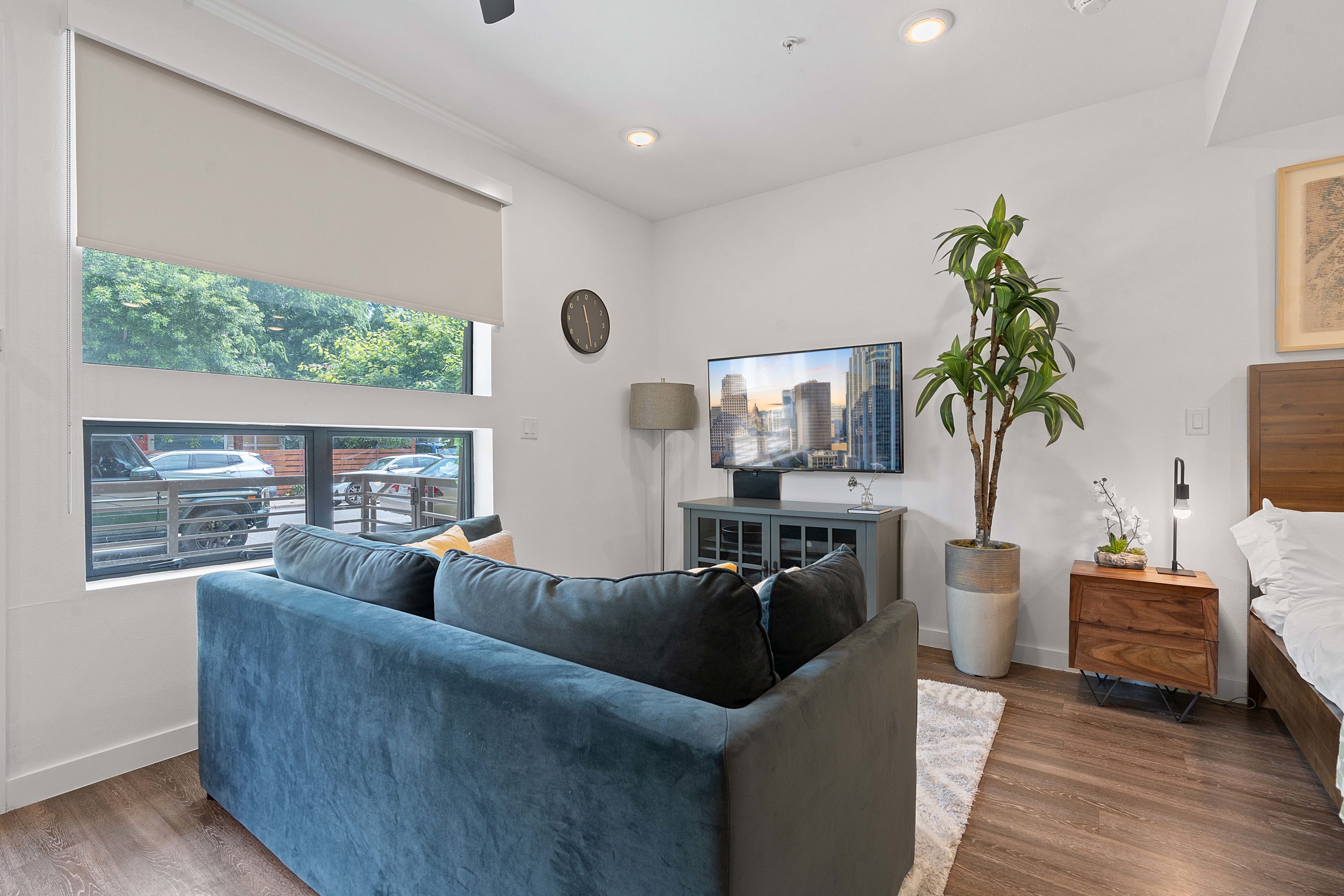 Cozy DT ATX Studio | Mins to Rainey St | Patio 4