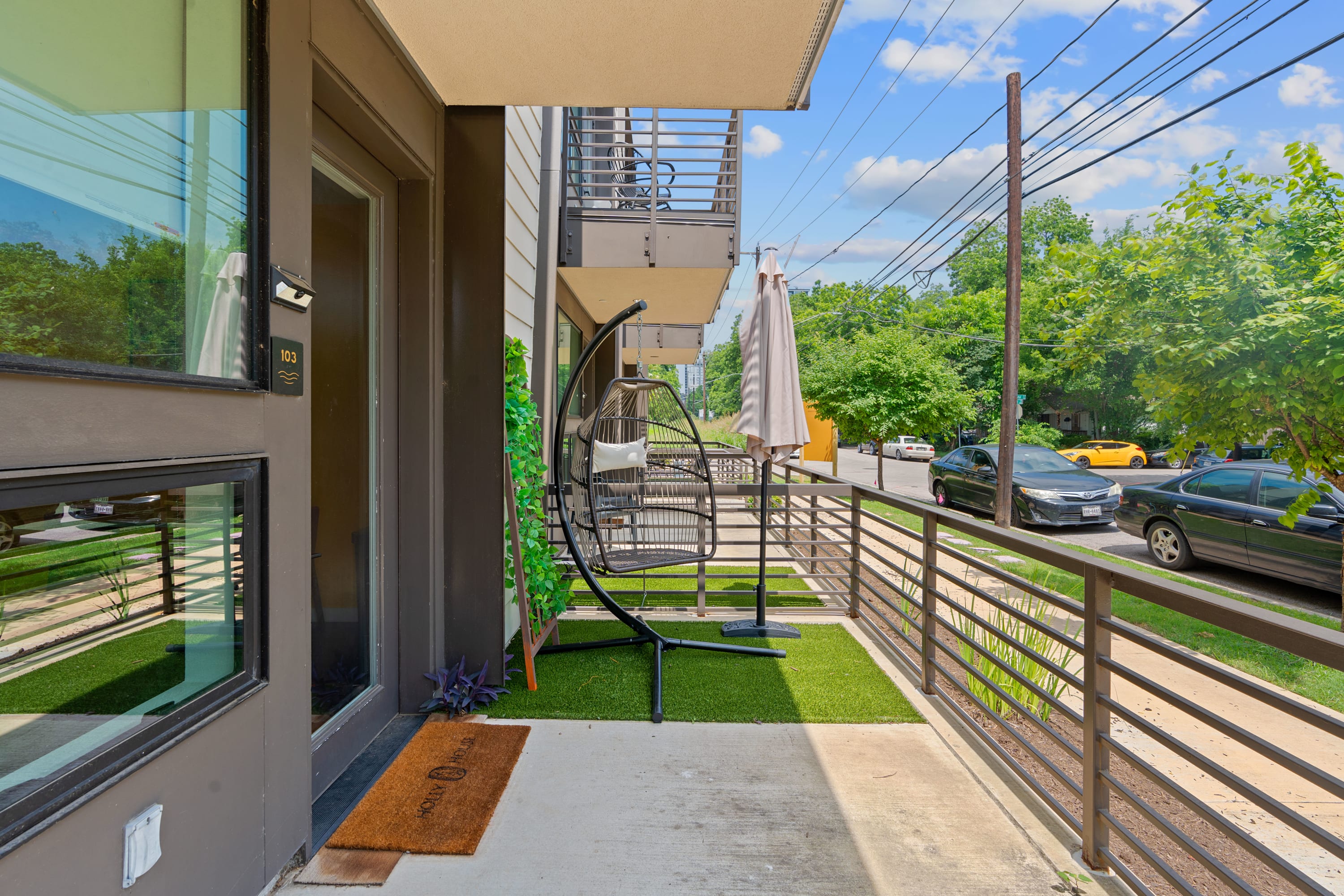 Cozy DT ATX Studio | Mins to Rainey St | Patio 5