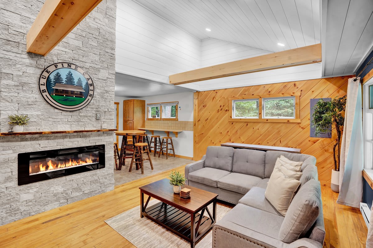 Blue Pine Cabin | Central Pocono Modern w/ Hot Tub — Blakeslee, PA — vacation rental