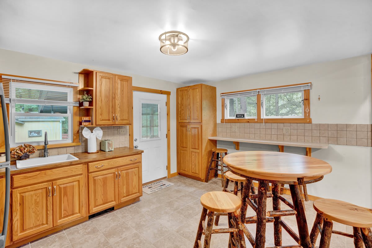 Blue Pine Cabin | Central Pocono Modern w/ Hot Tub