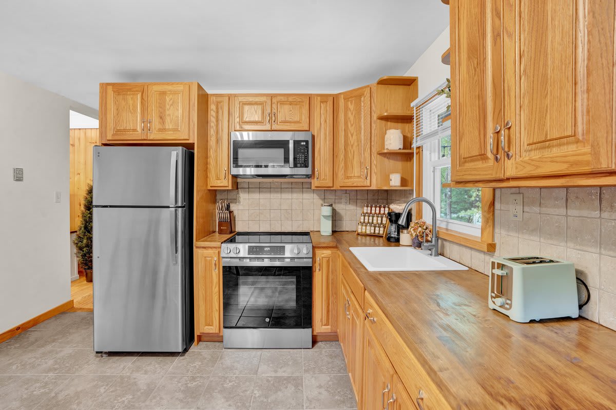 Blue Pine Cabin | Central Pocono Modern w/ Hot Tub
