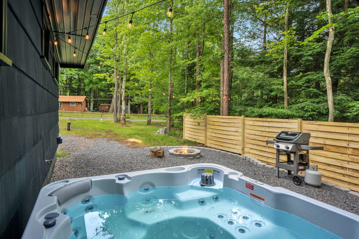 Blue Pine Cabin | Central Pocono Modern w/ Hot Tub