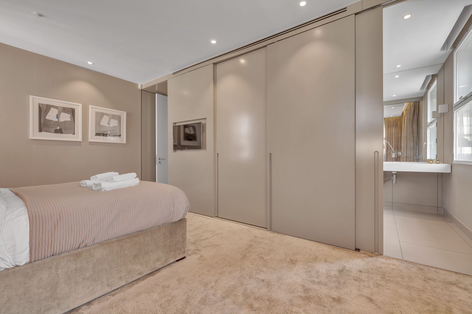 Beautiful apartment with lift in Baker St in Baker Street W1U 6SE - Property image 5 - VivreStays