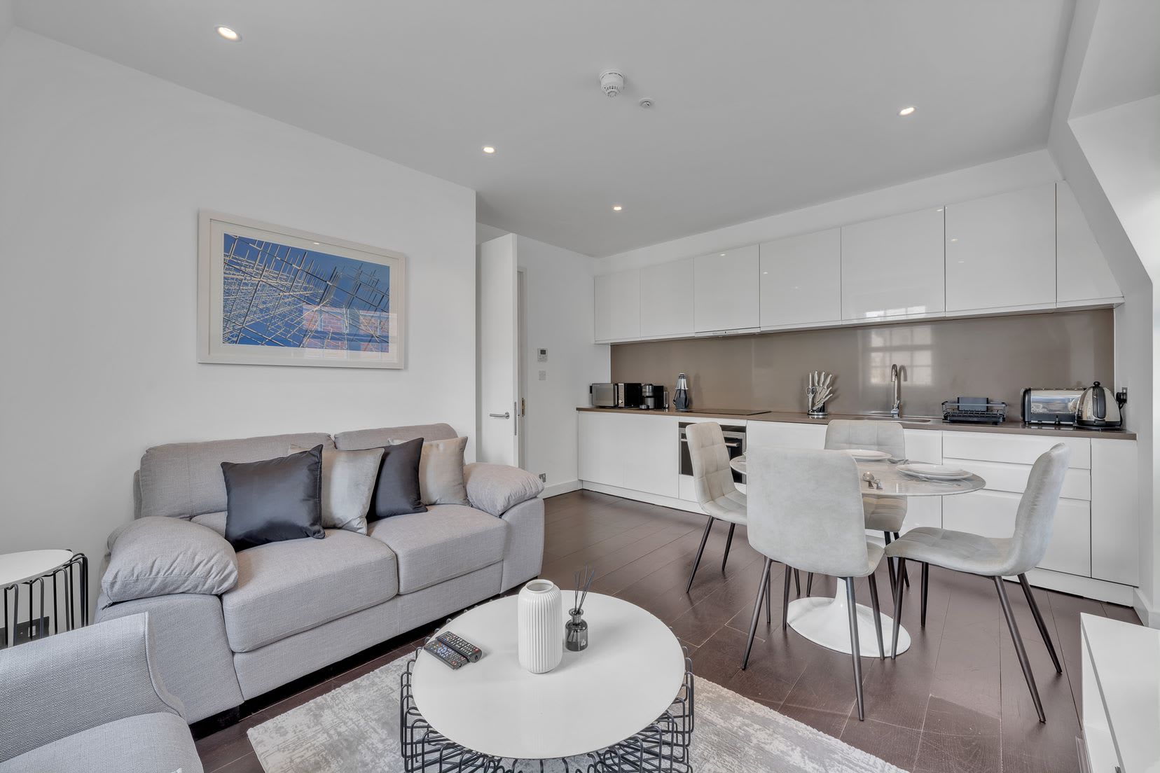 Modern loft with AC and lift in Baker St in Baker Street W1U 6SE - Property image 3 - VivreStays