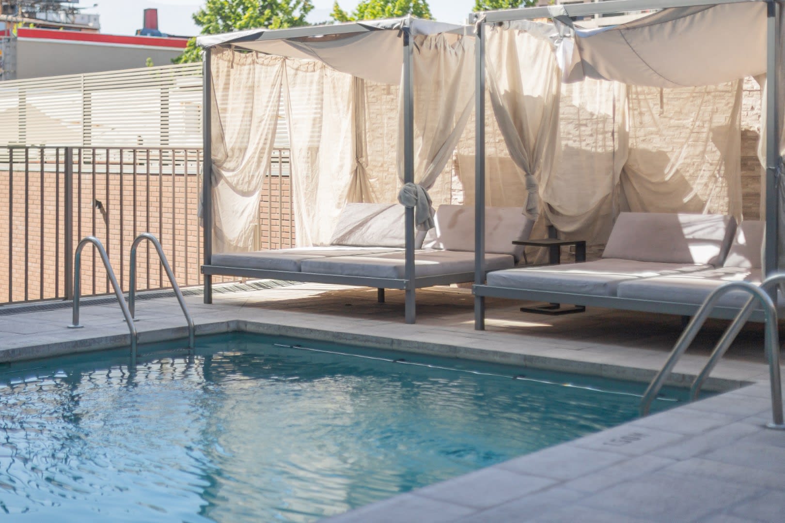 Piscina al aire libre, ideal para los meses más cálidos.
