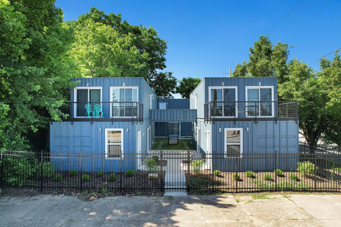 Unique Shipping Container Retreat: Four 1BR Units - Foto 1