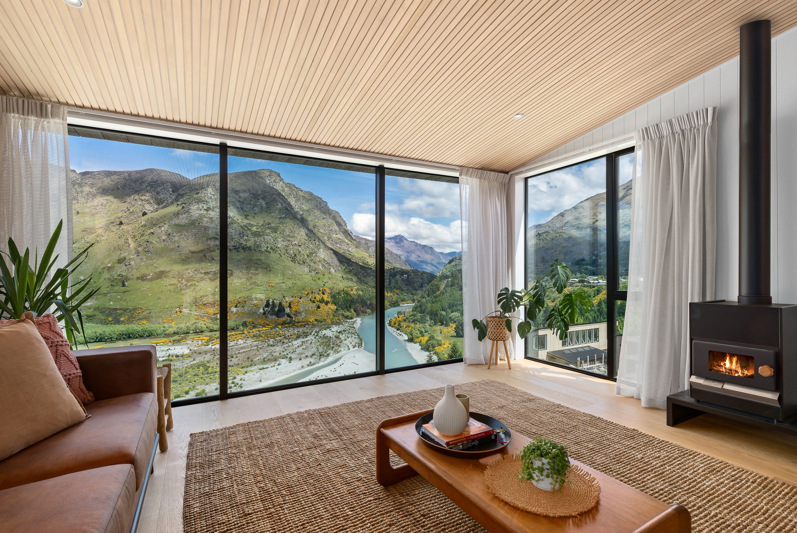 Stunning Mountain Views in Queenstown-Hot tub