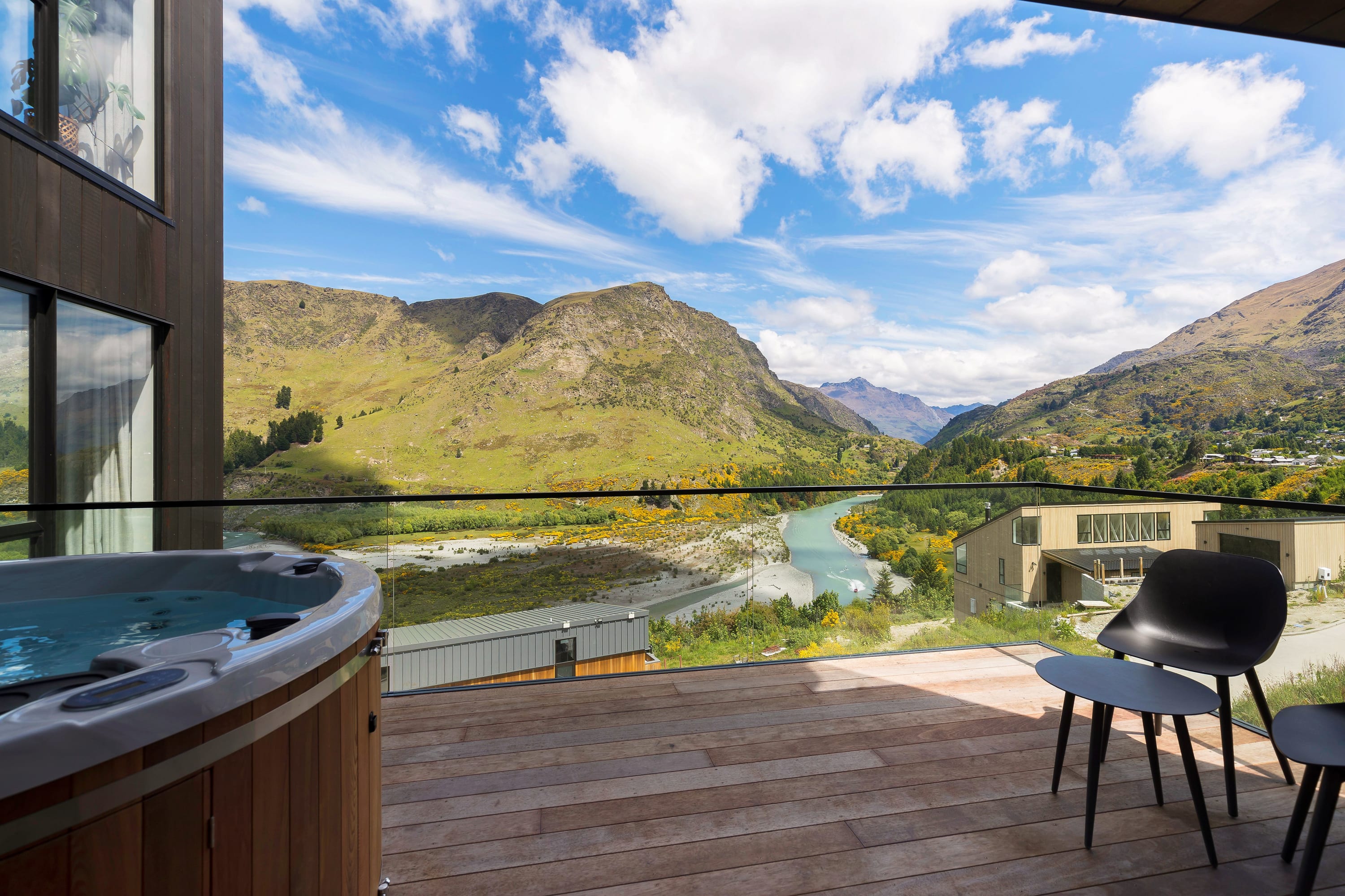 Stunning Mountain Views in Queenstown-Hot tub