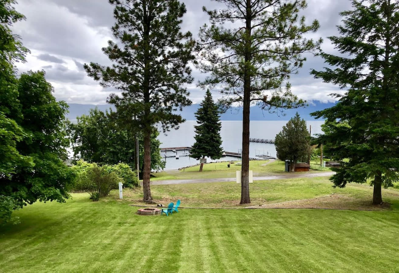 Lakeshore Retreat on Wonderful Flathead Lake!