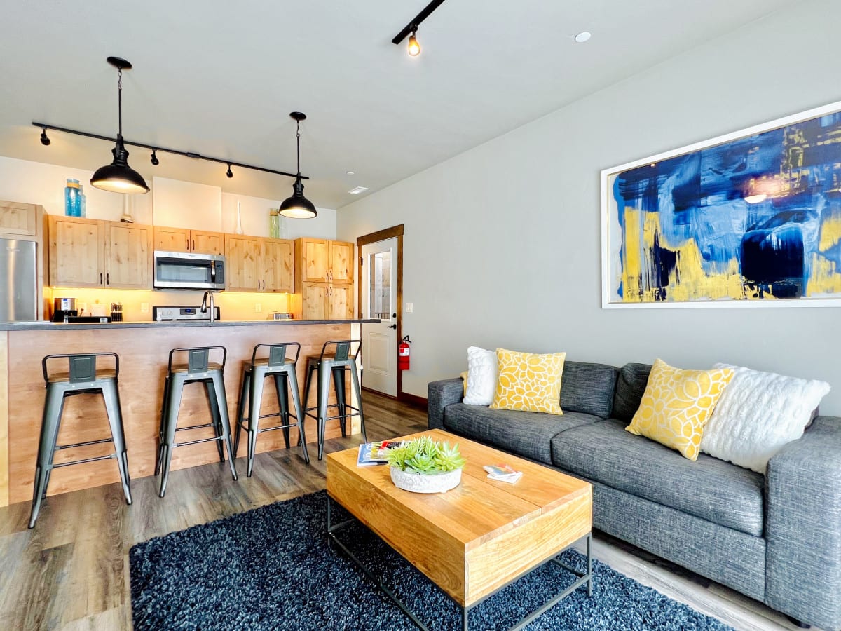 Mural Place, Cool Downtown Condo