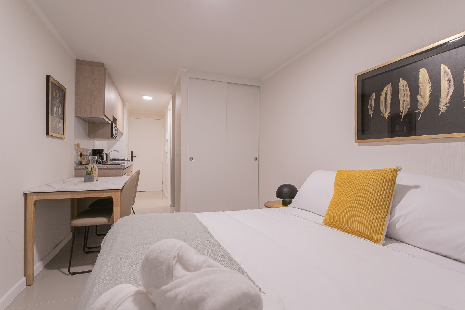 Cozy studio with a comfy double bed and functional kitchenette, perfect for a relaxing stay in the heart of Chile.