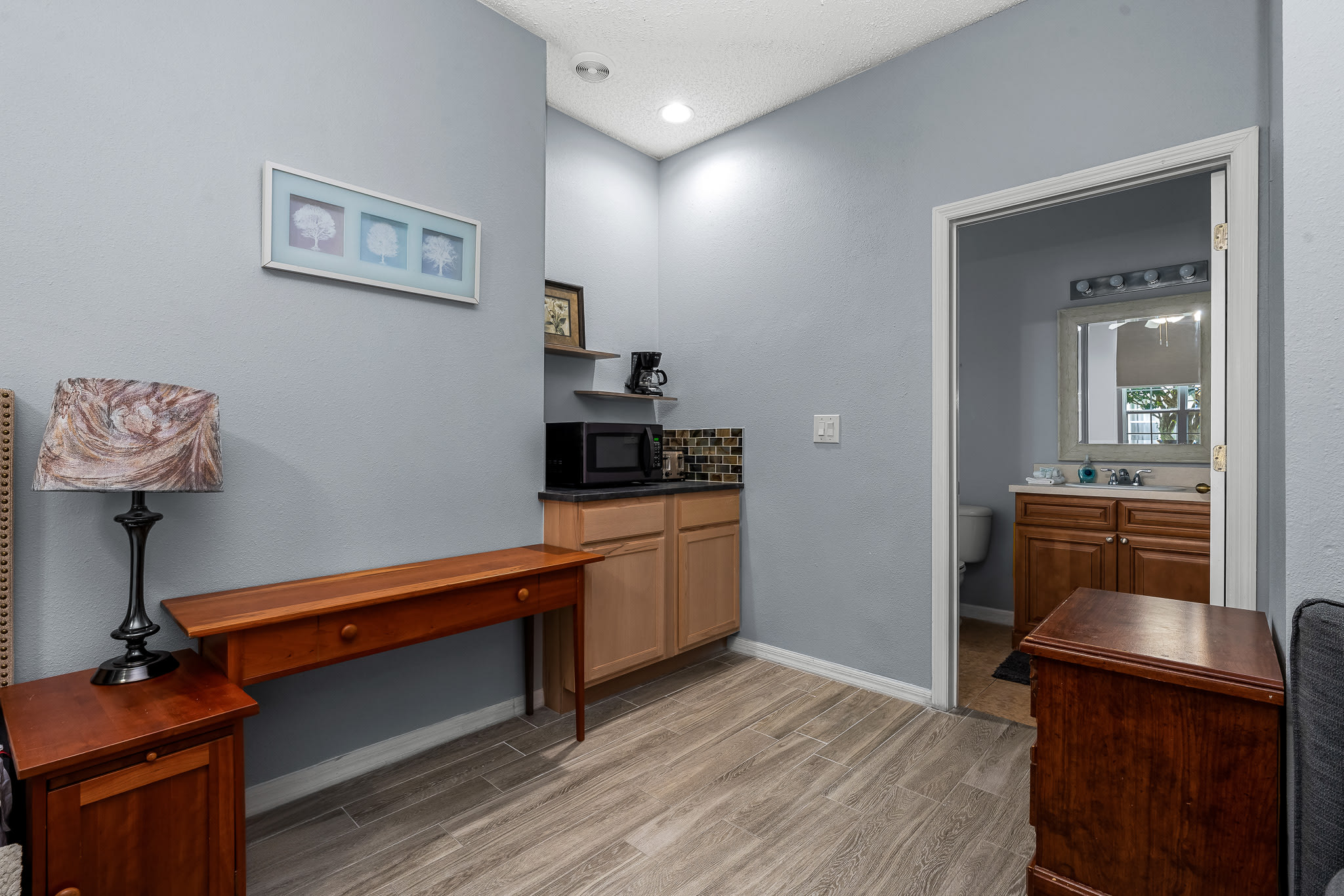 Kissimmee townhouse w/ shared pool & BBQ