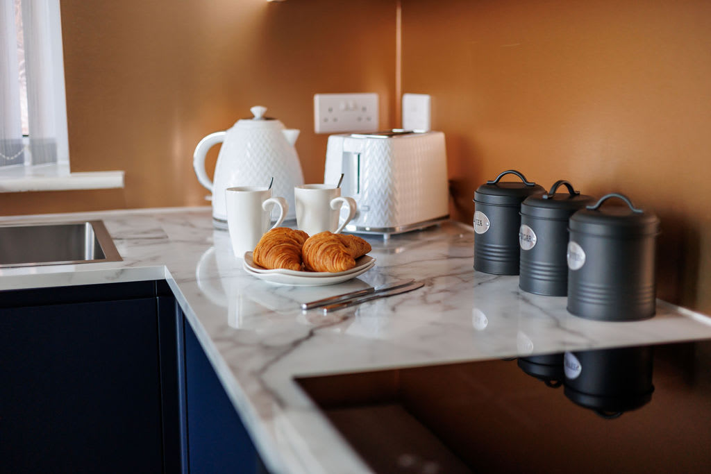 Light, Bright & Full of Style. 1-Bed Apt with PKG