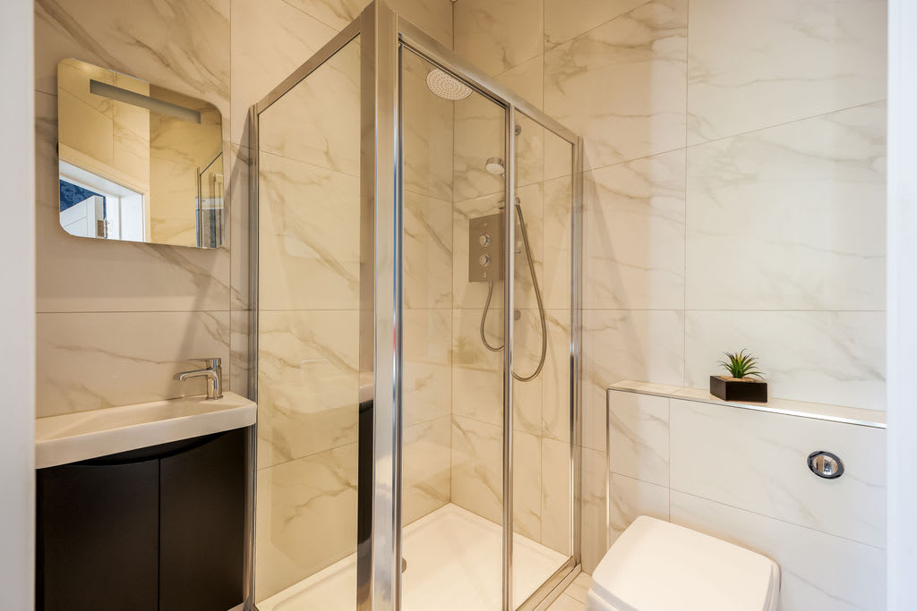 Light, Bright & Full of Style. 1-Bed Apt with PKG