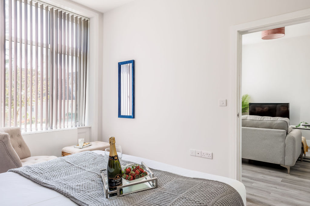 Light, Bright & Full of Style. 1-Bed Apt with PKG