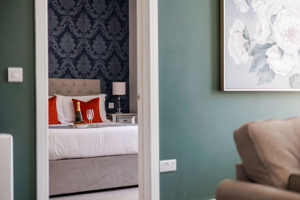 Light, Bright & Full of Style. 1-Bed Apt with PKG