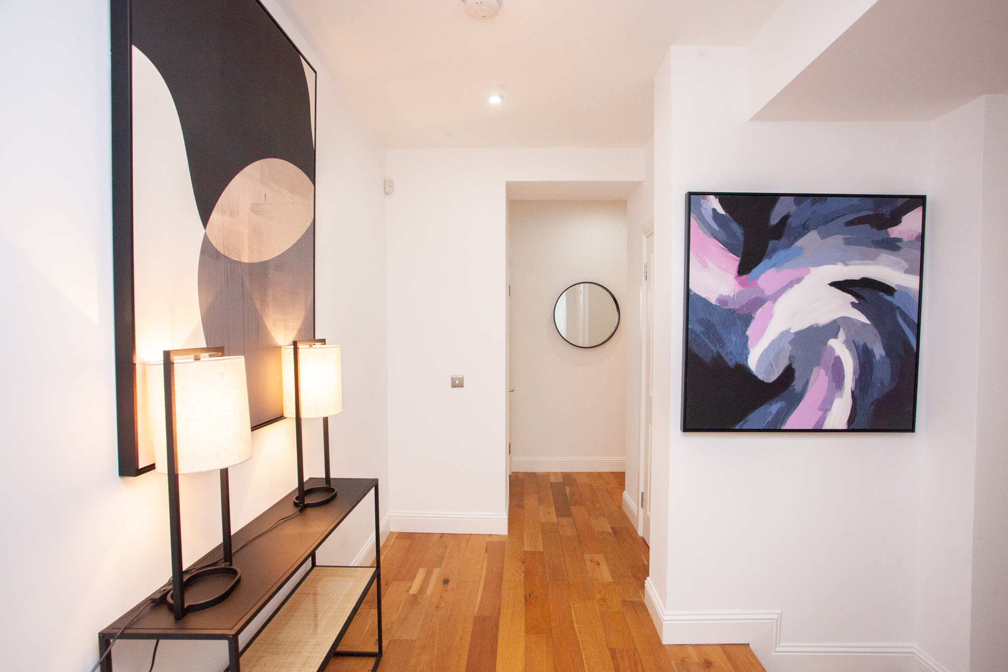 View Stylish West End Flat in Glasgow in Woodside Crescent 8 G3 7QF Stylish West End Flat in Glasgow in Woodside Crescent 8 G3 7QF - Property image 8 - VivreStays