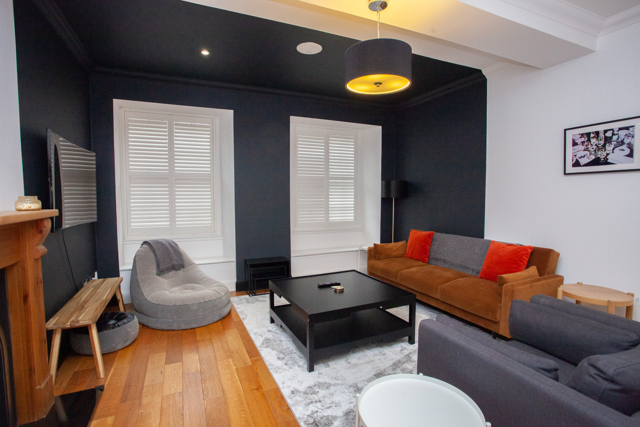 View Stylish West End Flat in Glasgow in Woodside Crescent 8 G3 7QF Stylish West End Flat in Glasgow in Woodside Crescent 8 G3 7QF - Property image 3 - VivreStays