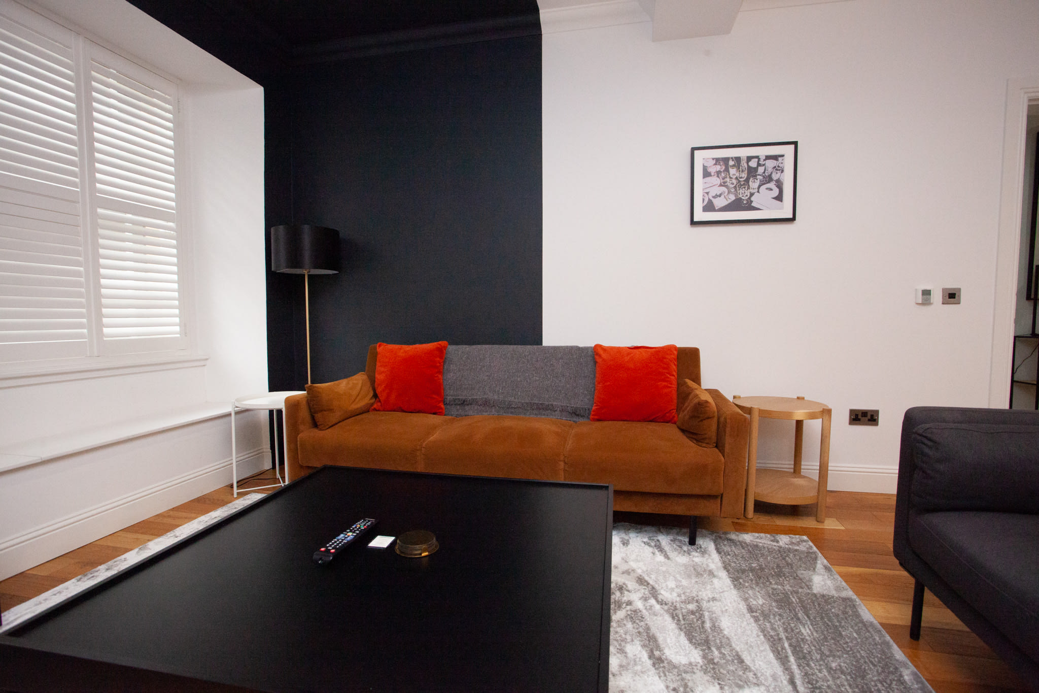 View Stylish West End Flat in Glasgow in Woodside Crescent 8 G3 7QF Stylish West End Flat in Glasgow in Woodside Crescent 8 G3 7QF - Property image 4 - VivreStays
