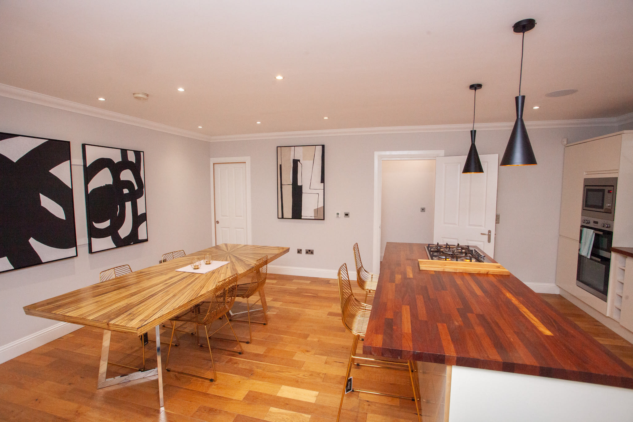 View Stylish West End Flat in Glasgow in Woodside Crescent 8 G3 7QF Stylish West End Flat in Glasgow in Woodside Crescent 8 G3 7QF - Property image 20 - VivreStays