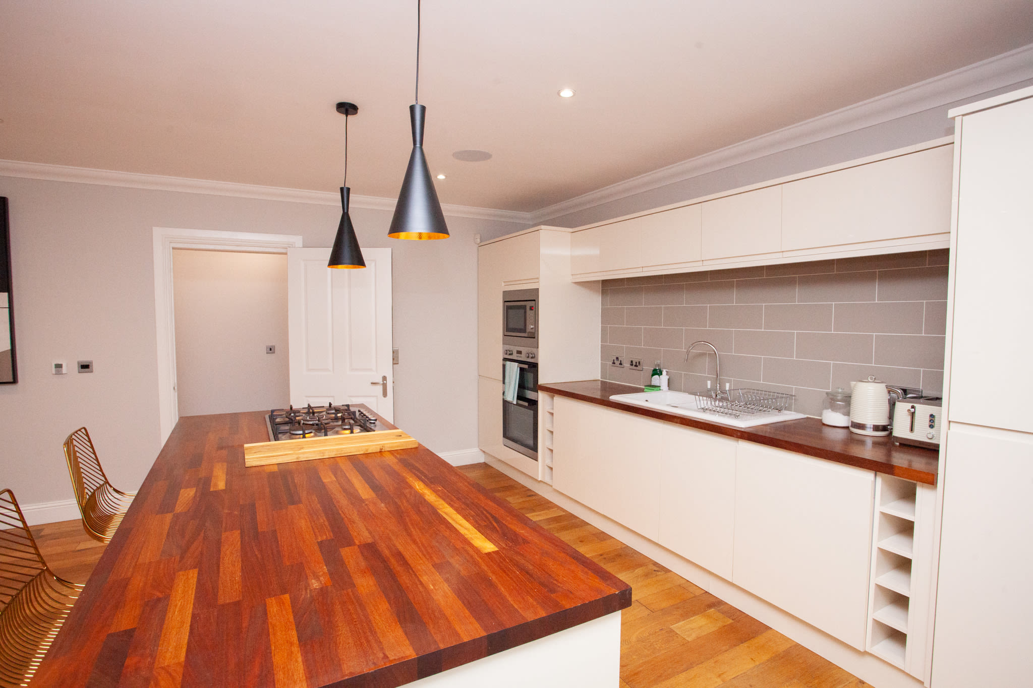 View Stylish West End Flat in Glasgow in Woodside Crescent 8 G3 7QF Stylish West End Flat in Glasgow in Woodside Crescent 8 G3 7QF - Property image 21 - VivreStays