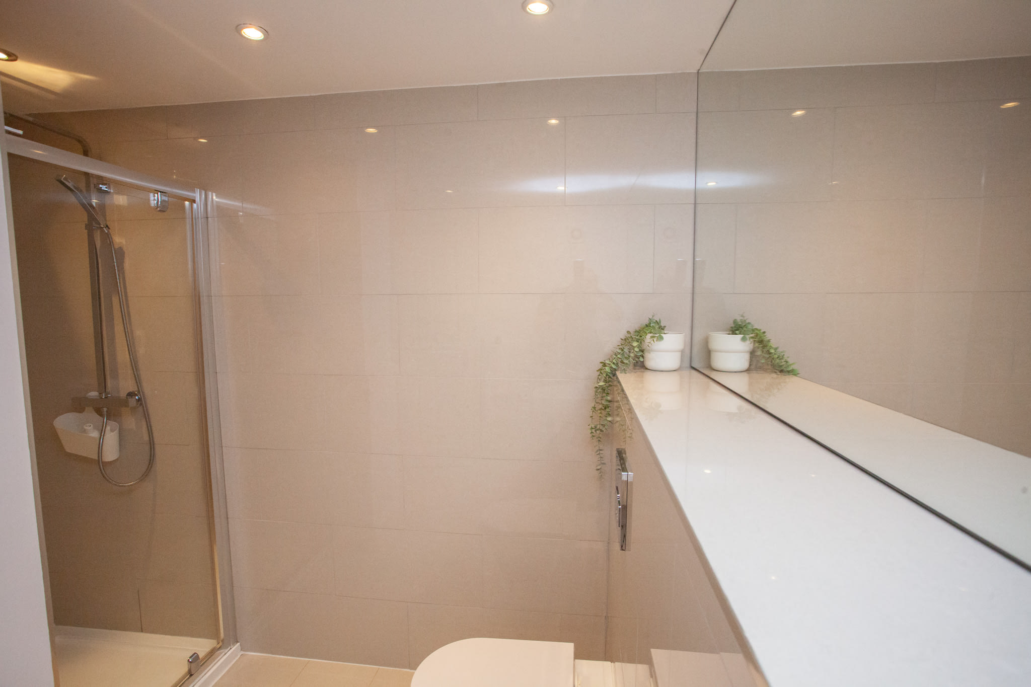 View Stylish West End Flat in Glasgow in Woodside Crescent 8 G3 7QF Stylish West End Flat in Glasgow in Woodside Crescent 8 G3 7QF - Property image 24 - VivreStays