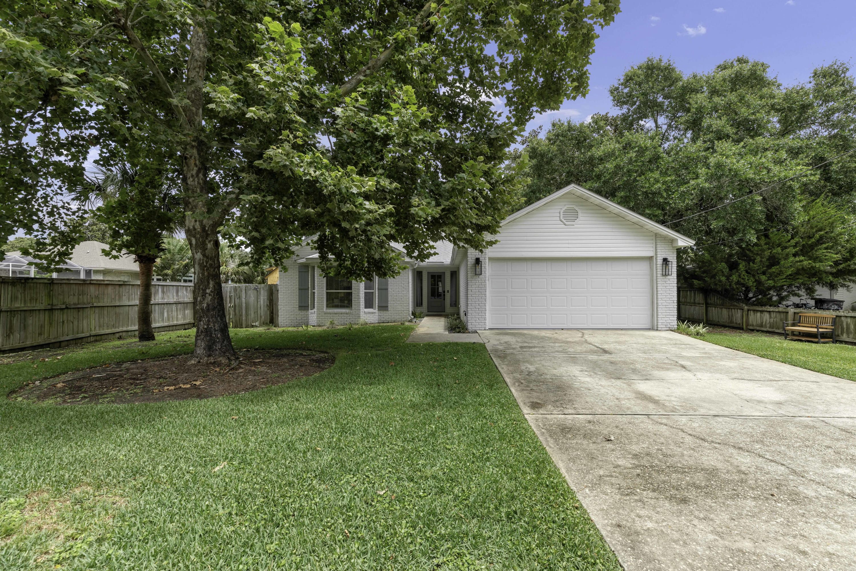 Water Access And Grill - Spacious Coastal Retreat - Fort Walton Beach, FL