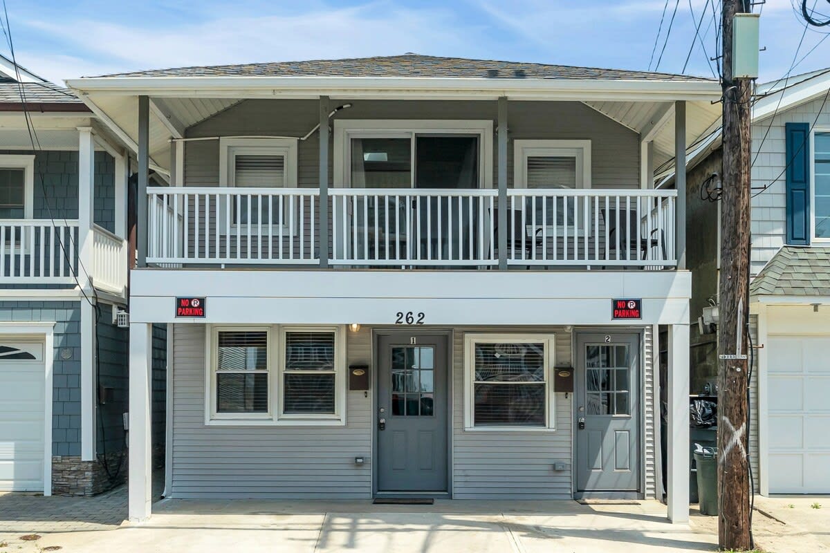 4BR 2BA Steps to the Sand Entire Home
