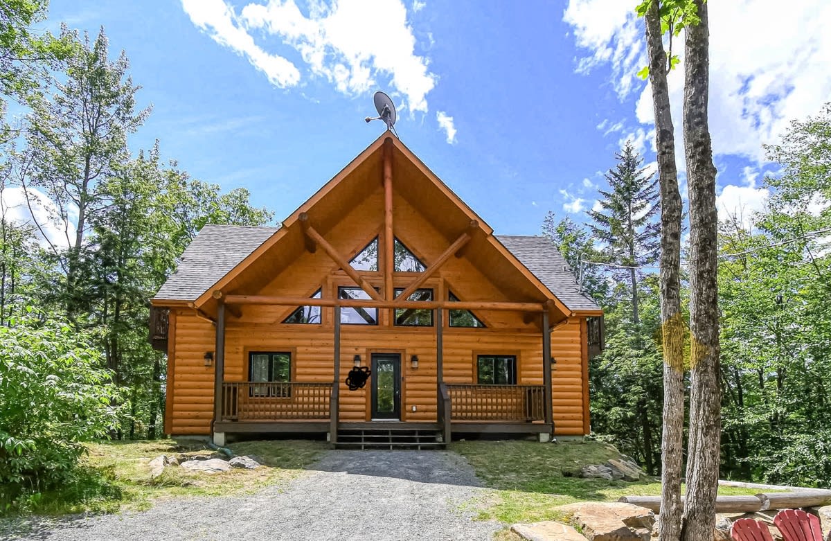 Brown Bear Lodge CITQ 296775 — Brownsburg, QC — vacation rental