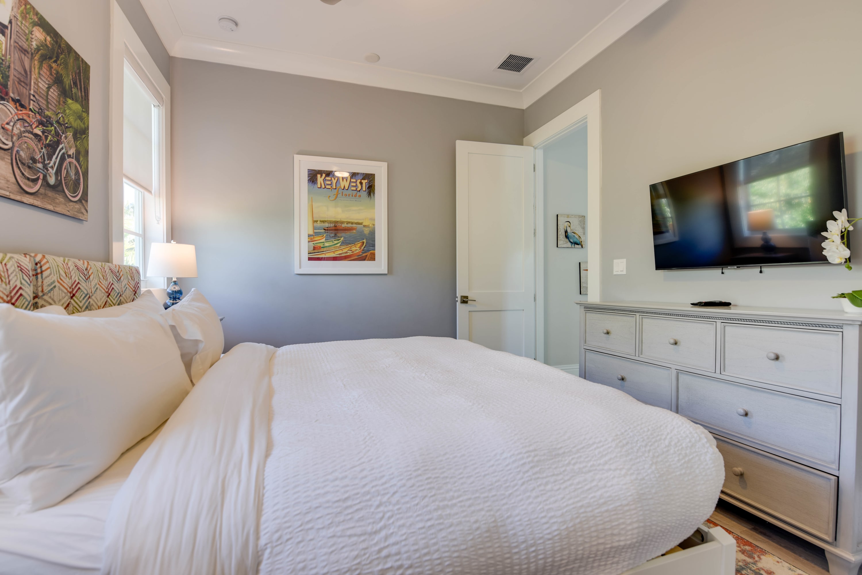 Springtide House - Luxury King Room