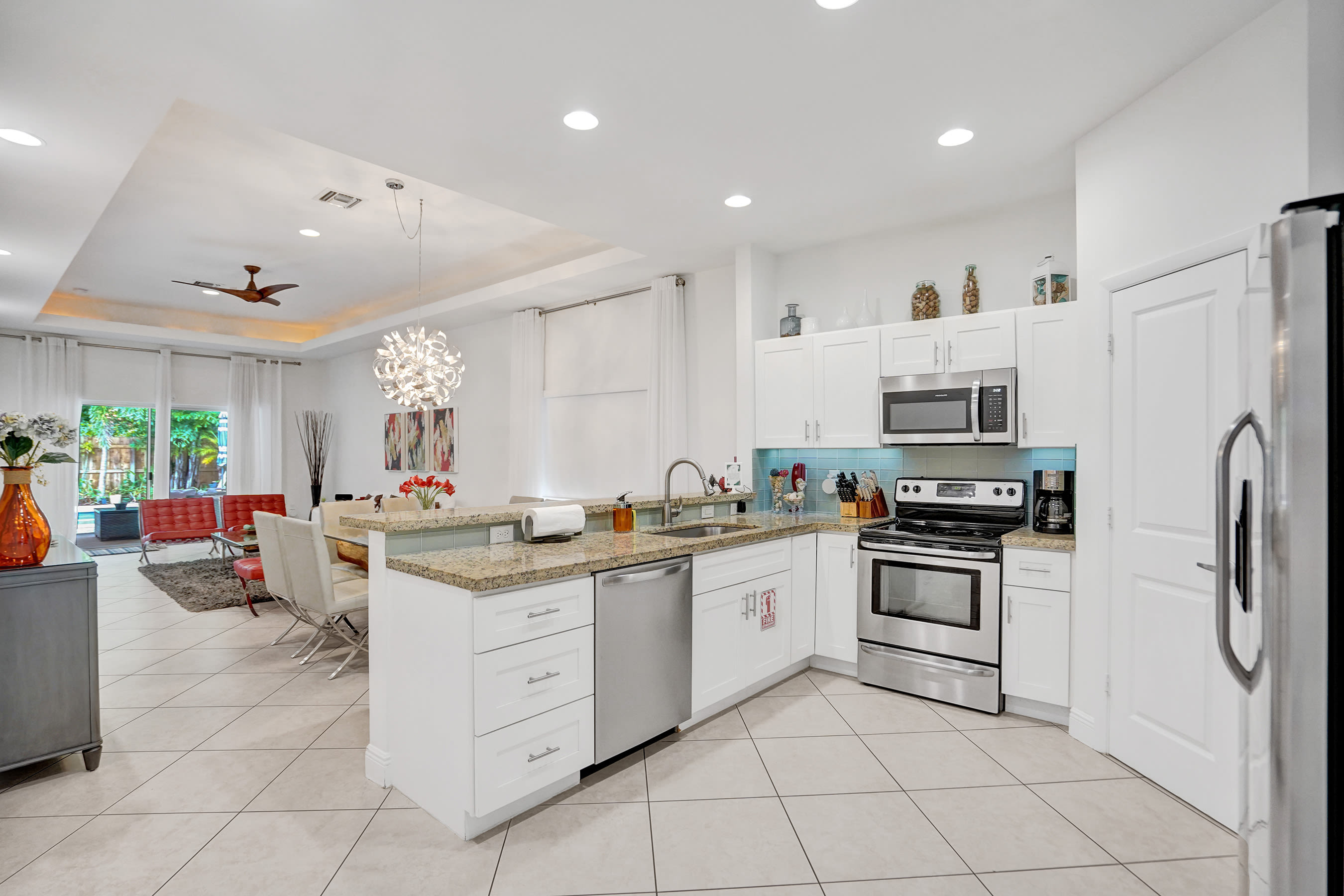 Coral Reef Villa 🌴 Private Heated Pool, Grill, Private Patio | 1.9 mi to Beach 🏖️ - Foto 17