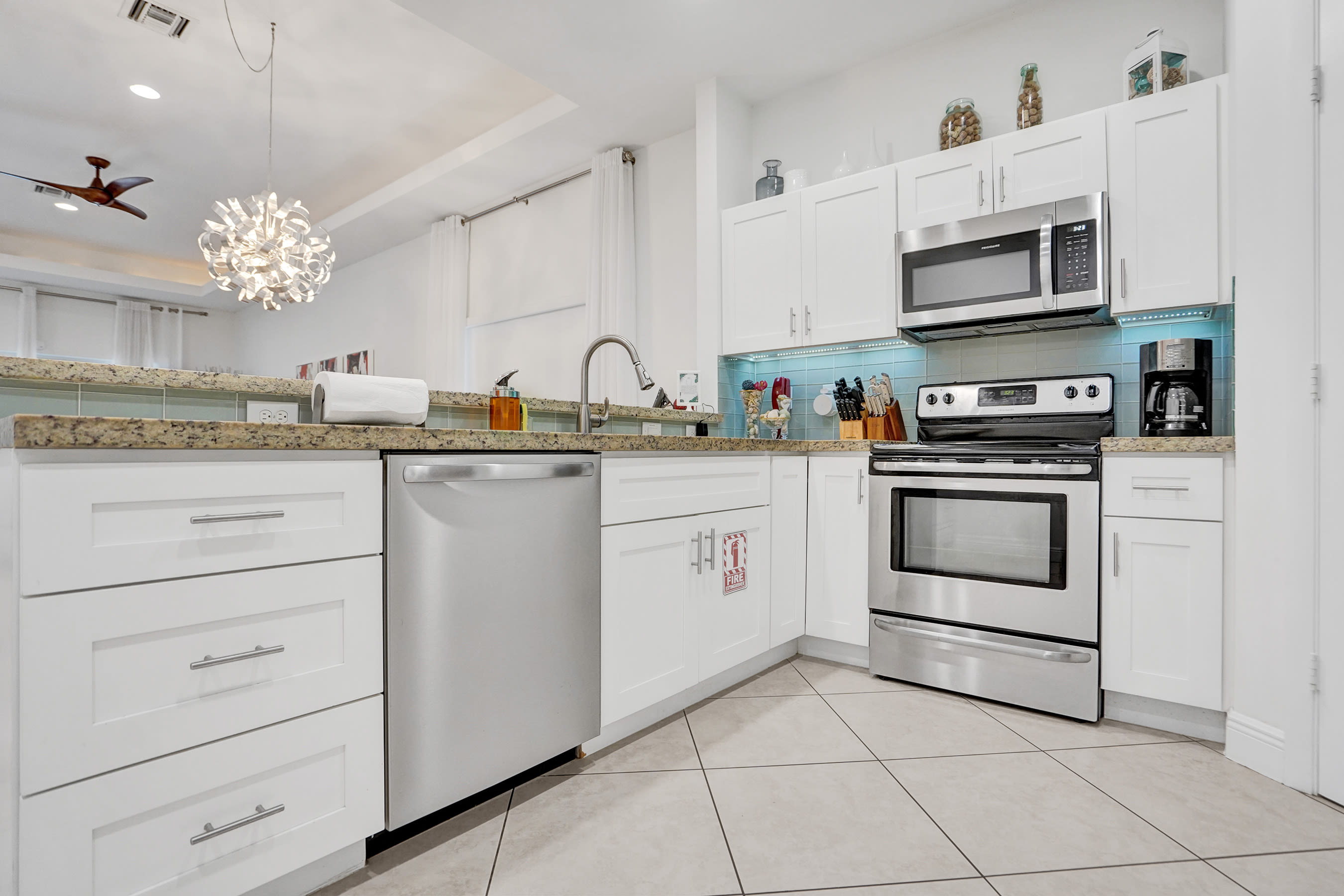 Coral Reef Villa 🌴 Private Heated Pool, Grill, Private Patio | 1.9 mi to Beach 🏖️ - Foto 21