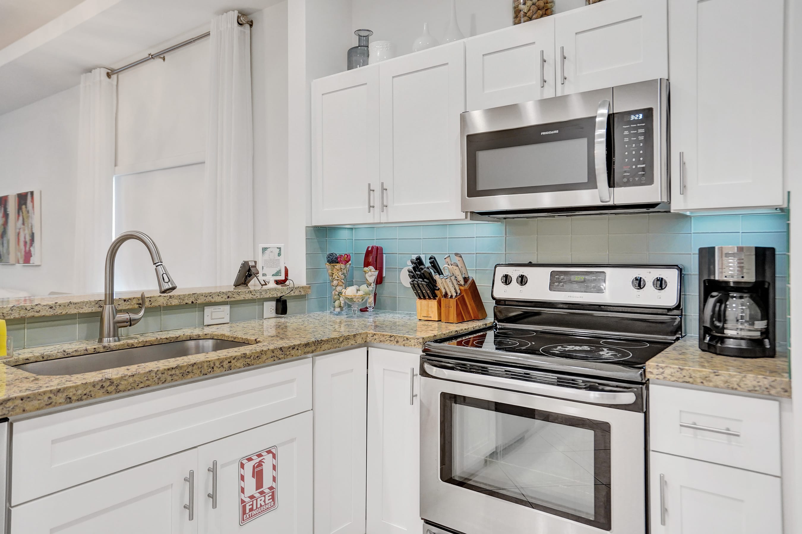 Coral Reef Villa 🌴 Private Heated Pool, Grill, Private Patio | 1.9 mi to Beach 🏖️ - Foto 22