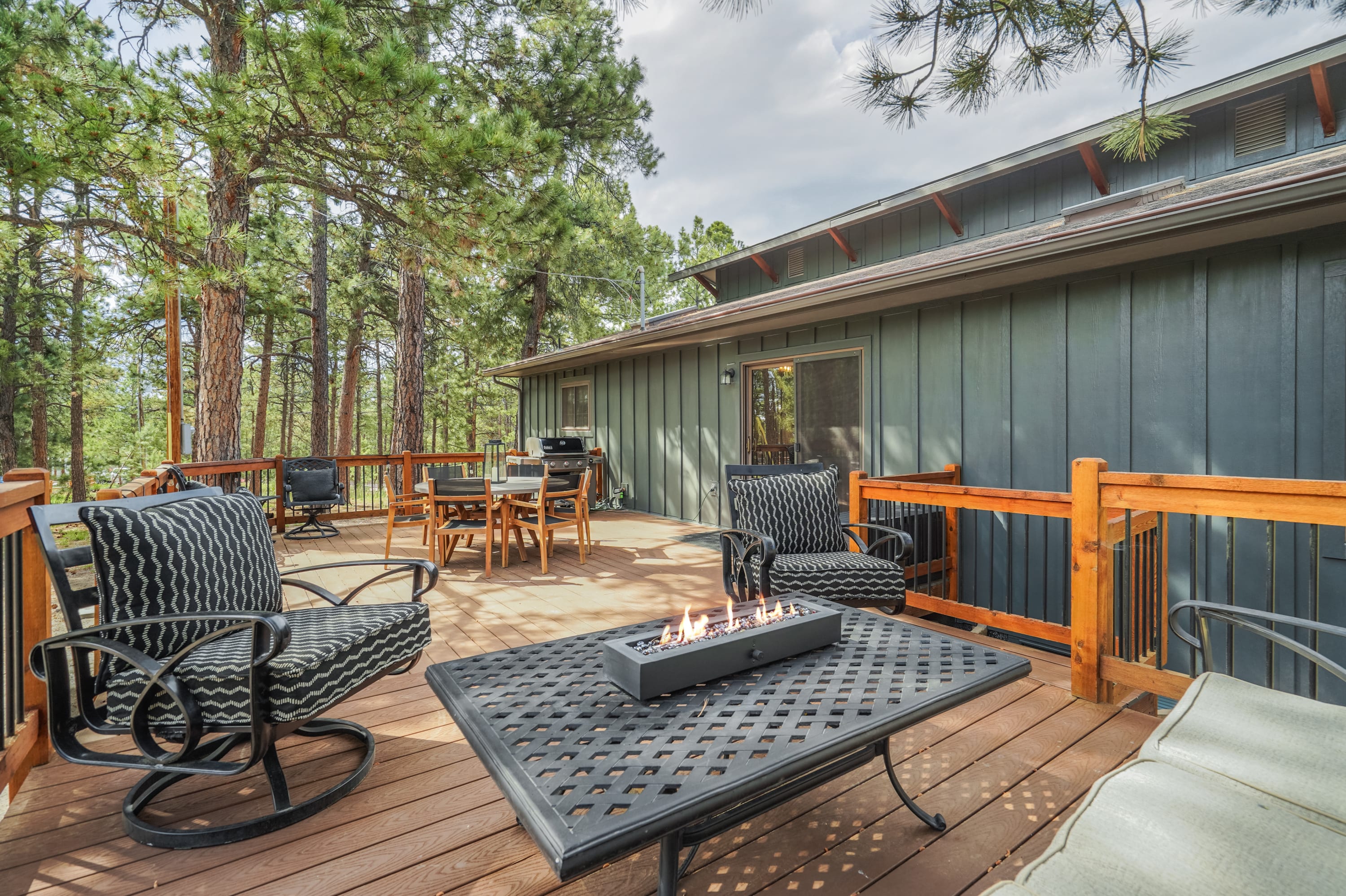 Buckskin Hideaway, Hiking & Biking Trails BBQ β Monument, CO β vacation rental