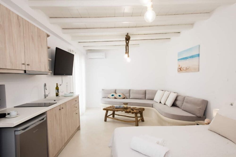 Romantic Mykonian Oasis Suite w Jacuzzi & Sea View in Mykonos — photo 3
