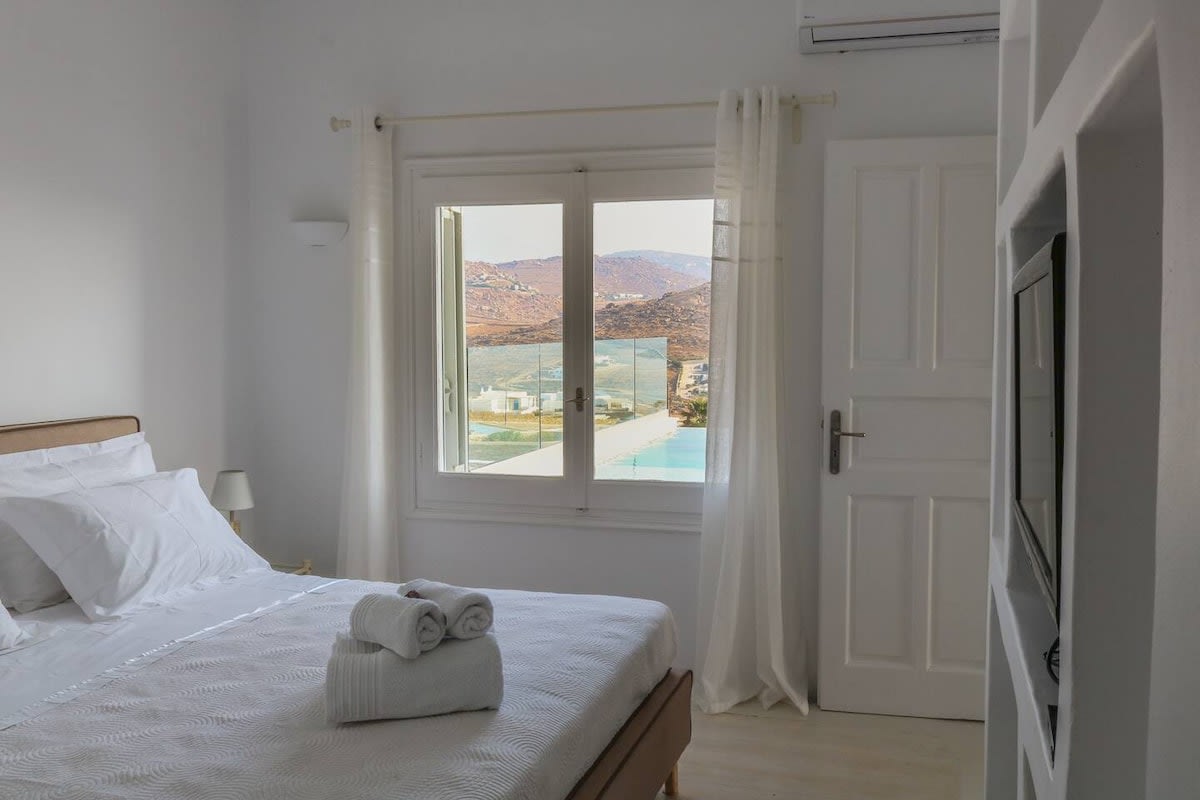 Luxury White Oasis Villa w Private Pool in Mikonos in Mykonos — photo 5