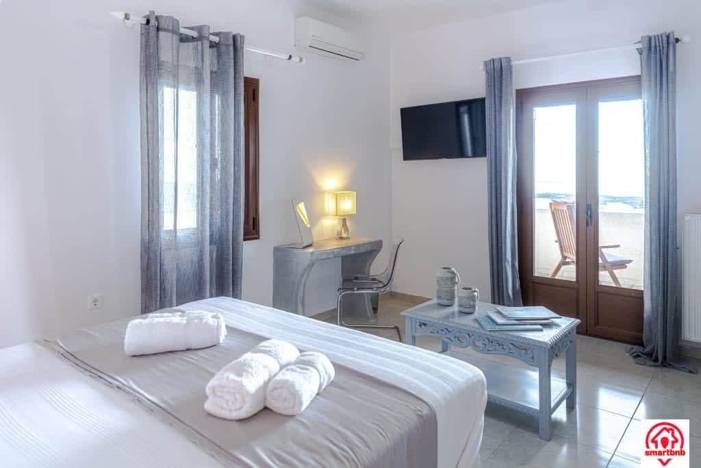 Modern Naya Escape in Santorini with Captivating Sea Views in Santorini — photo 2