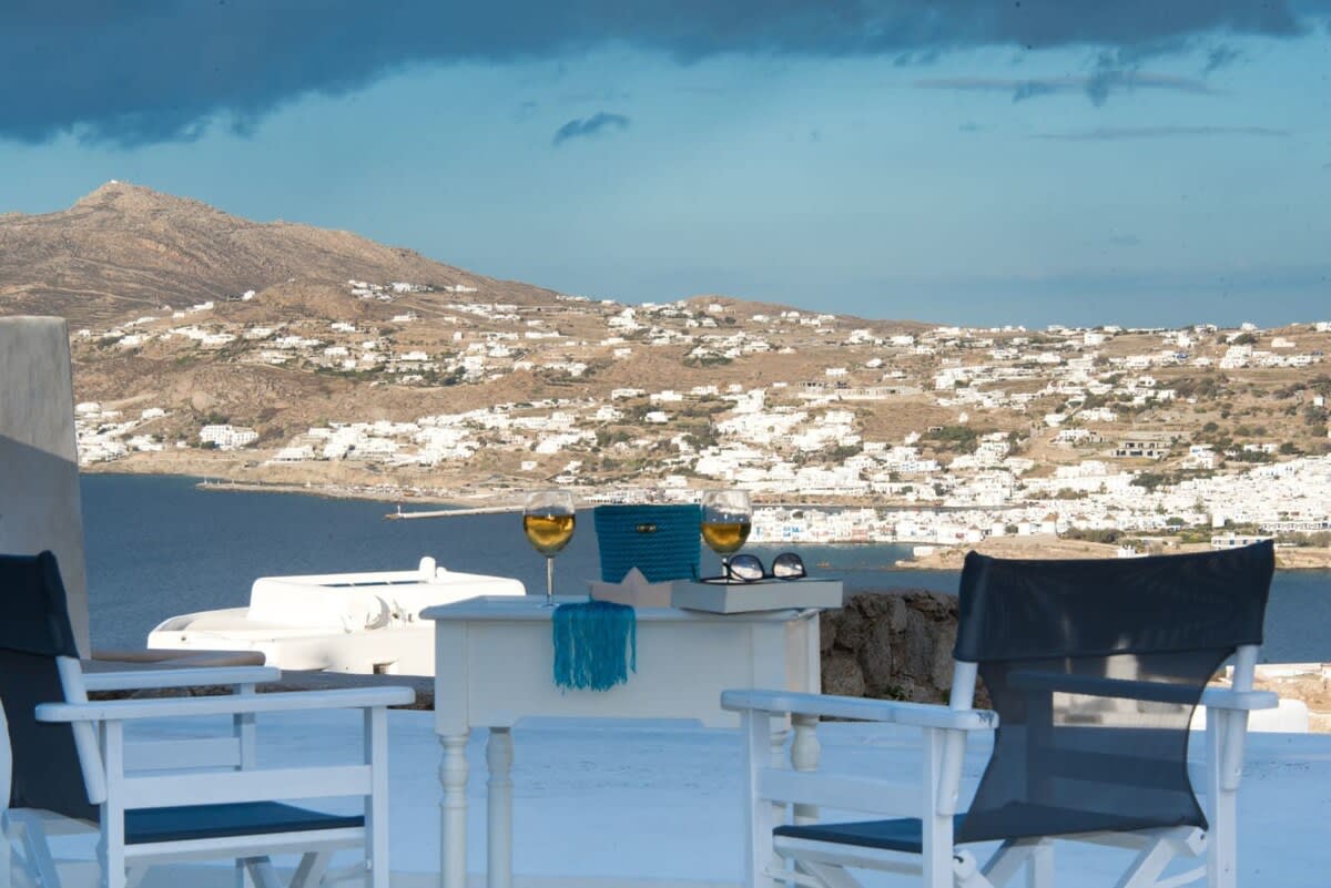 Gorgeous villa w ocean views and shared pools! in Mykonos — photo 5